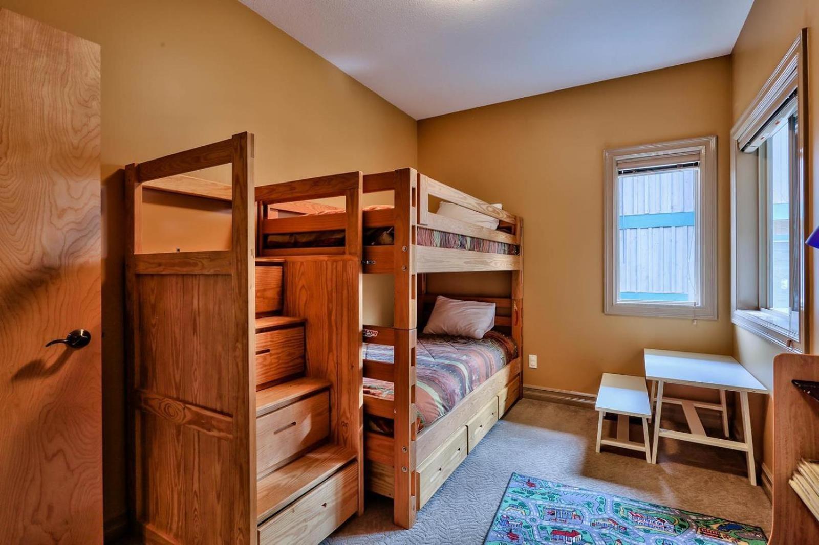 Soleil Chalet By Bear Country Sun Peaks Room photo